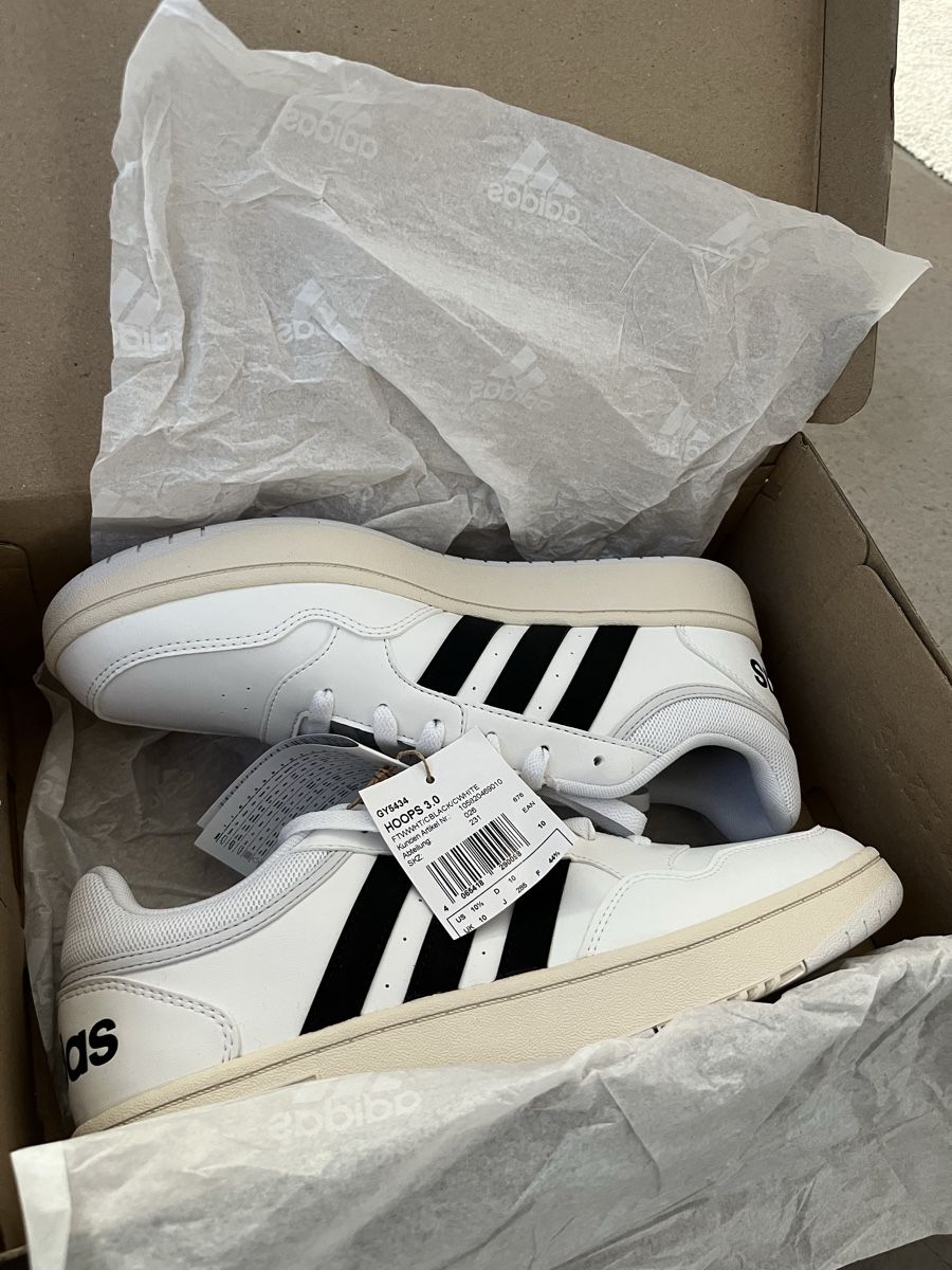 Adidas Herrenschuhe: Adidas Hoops 3.0 Gr. 44 2/3 - Neu – Neu und originalverpackt aus Mörschwil von Levian 1