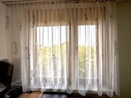 Weisser transparenter Vorhang mit Muster, ca. 215 × 155 cm