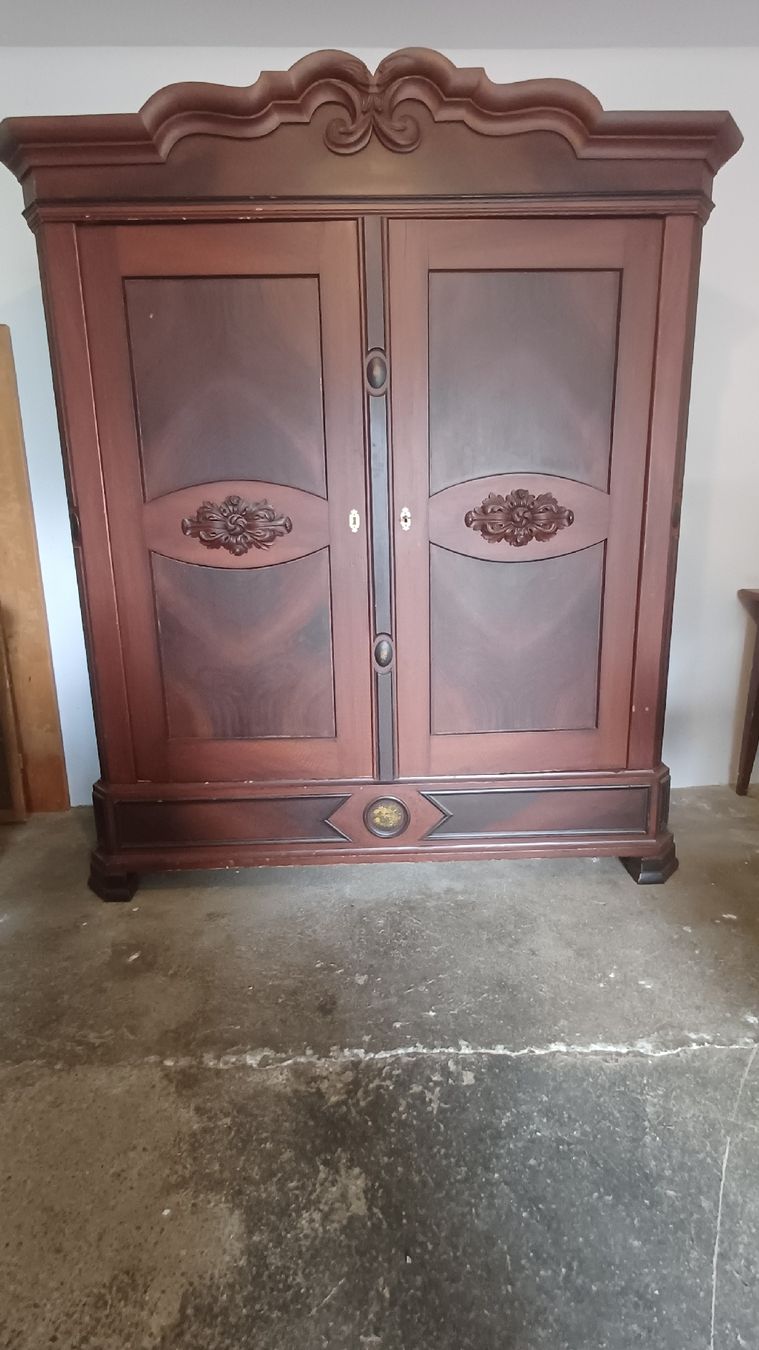 Armadi: Grosser Schrank Tanne  – Usato da Flawil venduto da Pinkmalibu