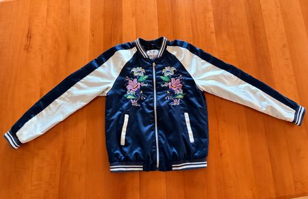 Jacke mit Blumenstickerei Gr 146/152