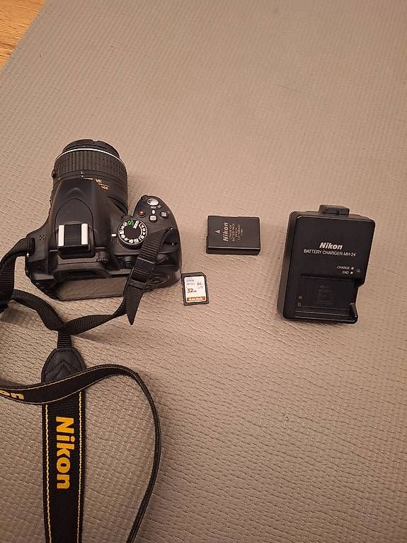 Fotocamera: Nikon D3200 Spiegelreflexkamera – Usato da Wil SG venduto da kre_2w2t 2