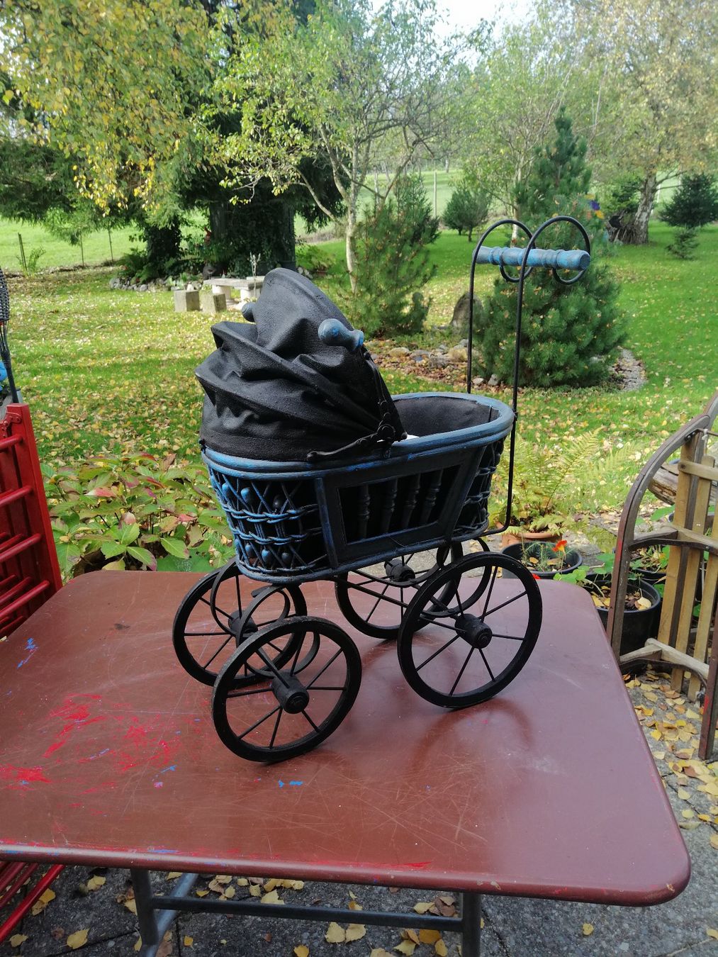 Carrozzine per bambole: Puppenwagen mit süsser Puppe – Usato da Hombrechtikon venduto da Vre_l9t8 2