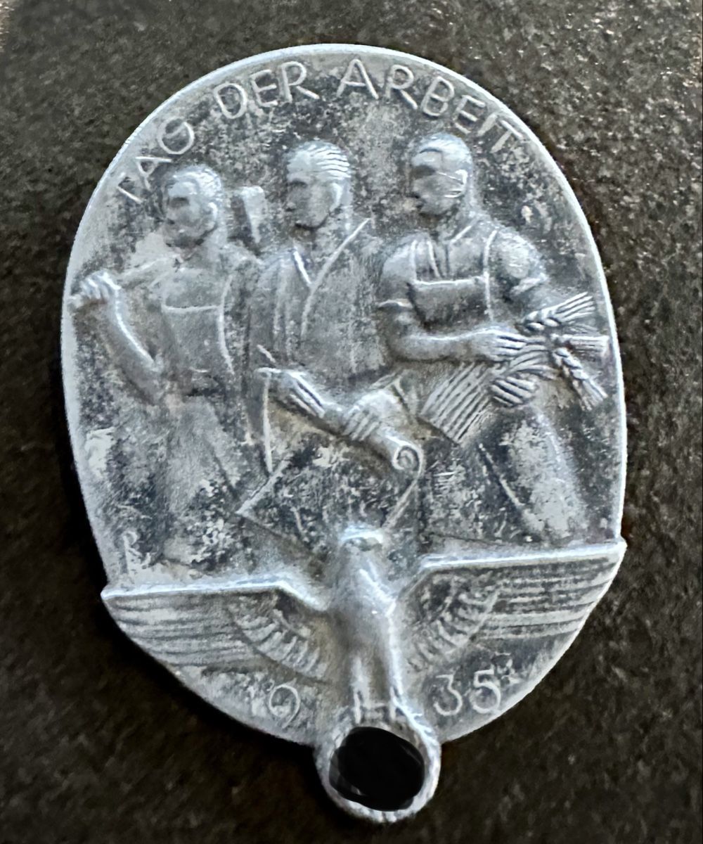 Spille & Fermagli: Army WW2 Pin Tag der Arbeit 1935 – Usato da Buochs venduto da PAT_6969