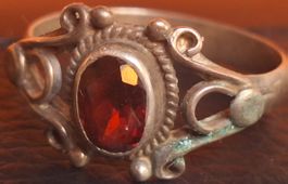 Bague ancienne avec pierre rouge style vintage 925
