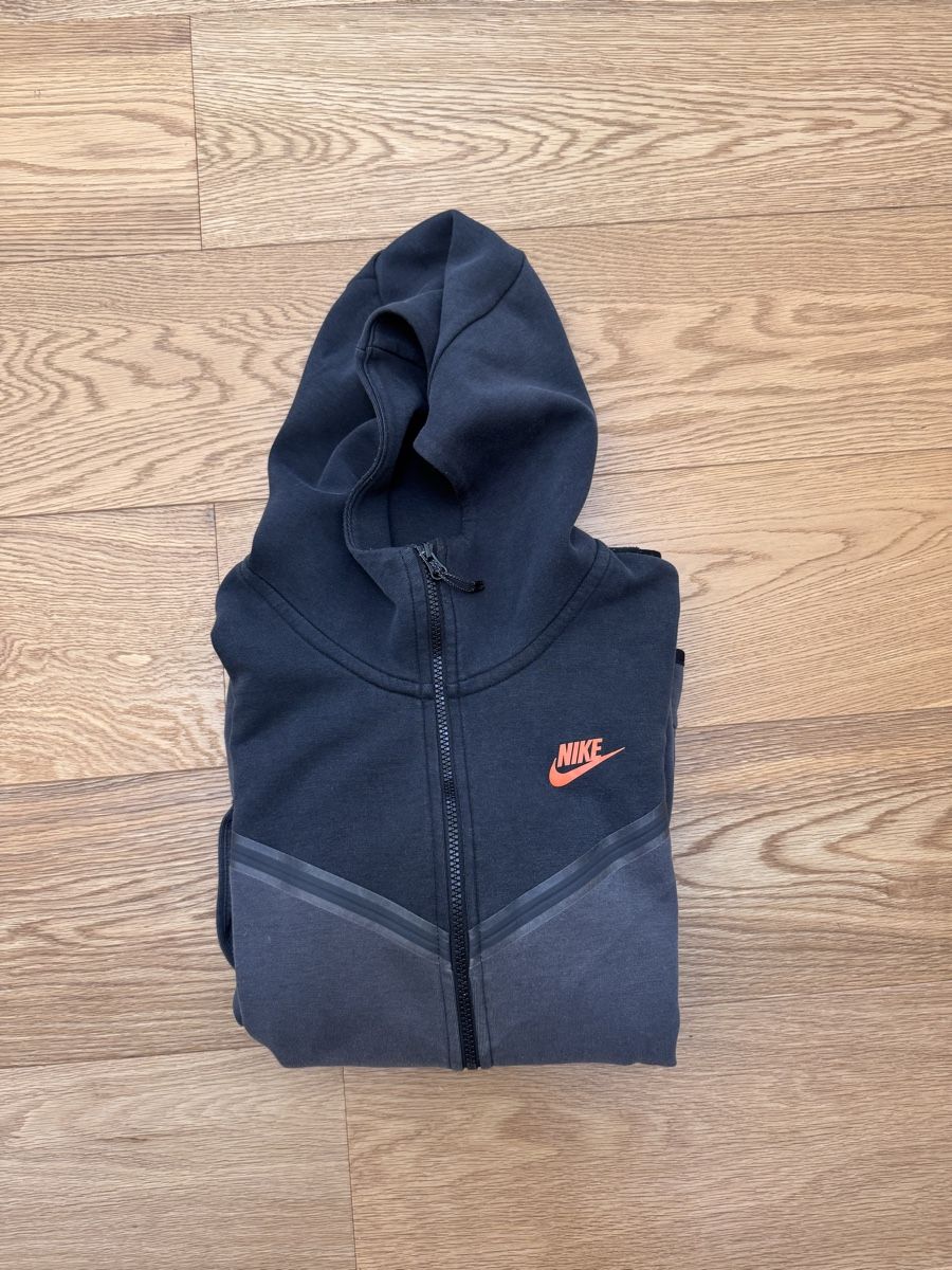 Nike Giacche: Nike Tech - Noir - Taille S  – Usato da Le Mont-sur-Lausanne venduto da nat_kt2b 1