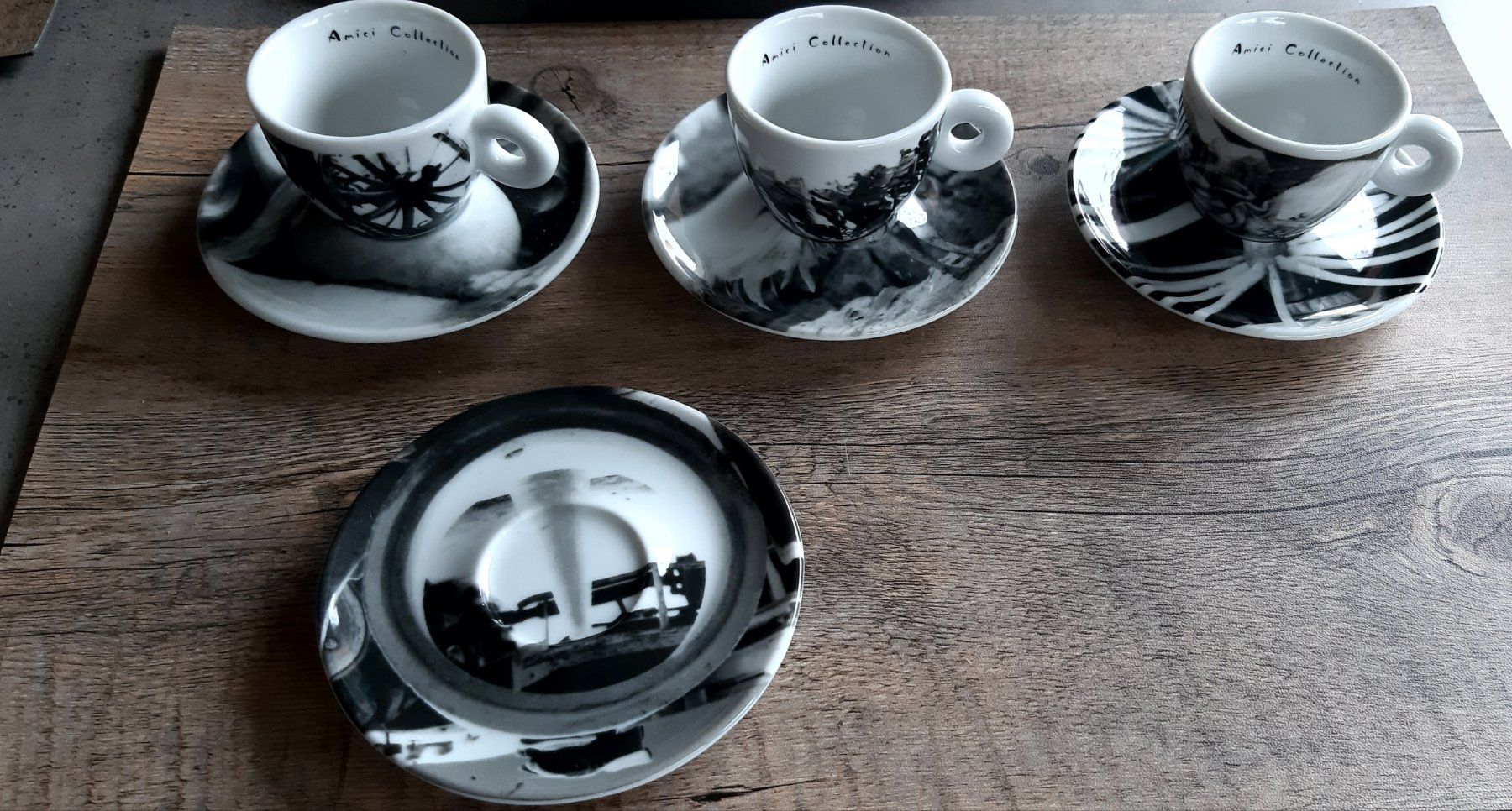 Amici Tazze: Amici Collection  -  3 Espresso  -  4 Unterteller  -  1997 – Nuovo (secondo la descrizione) da Tagelswangen venduto da BrigittaC01
