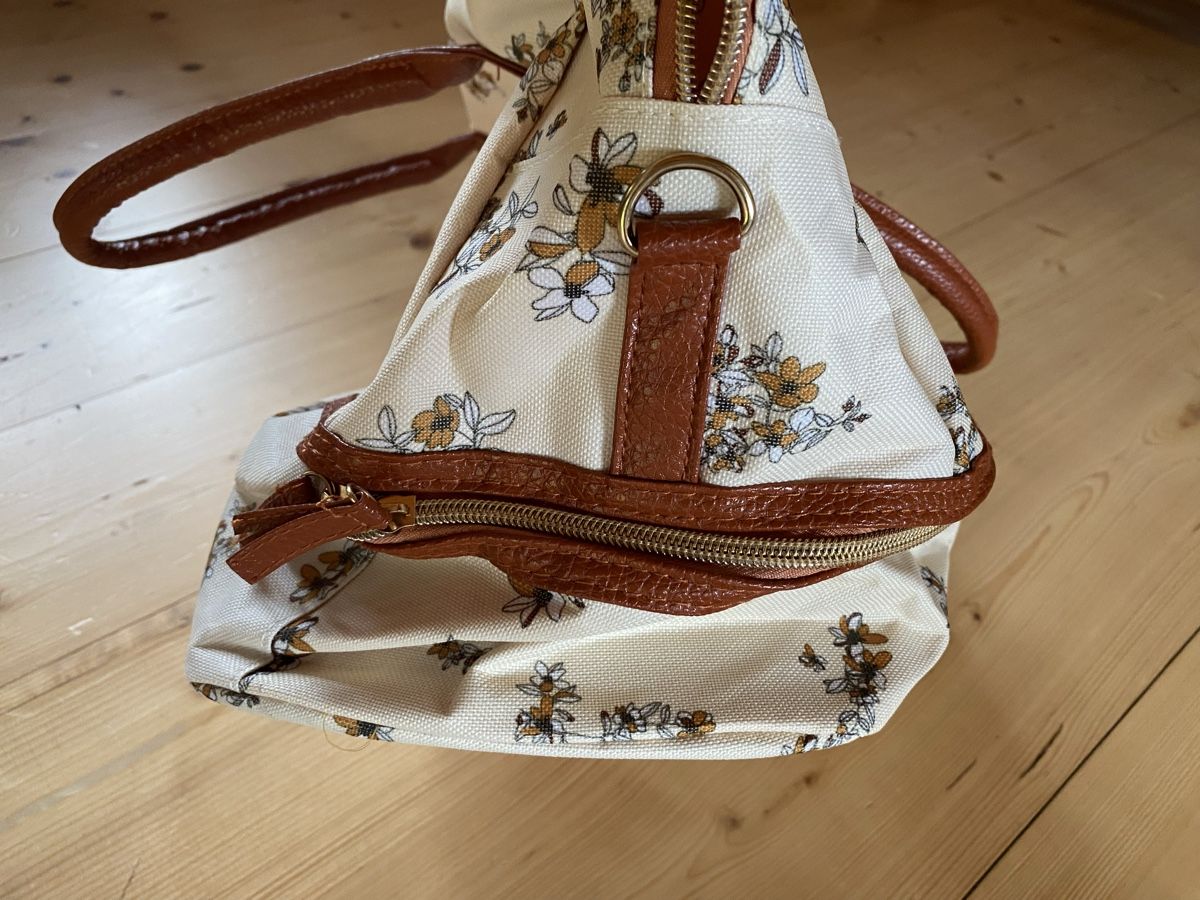 Taschen für Damen: Geräumige Tasche – Gebraucht aus Bern von ha6_zm75 1