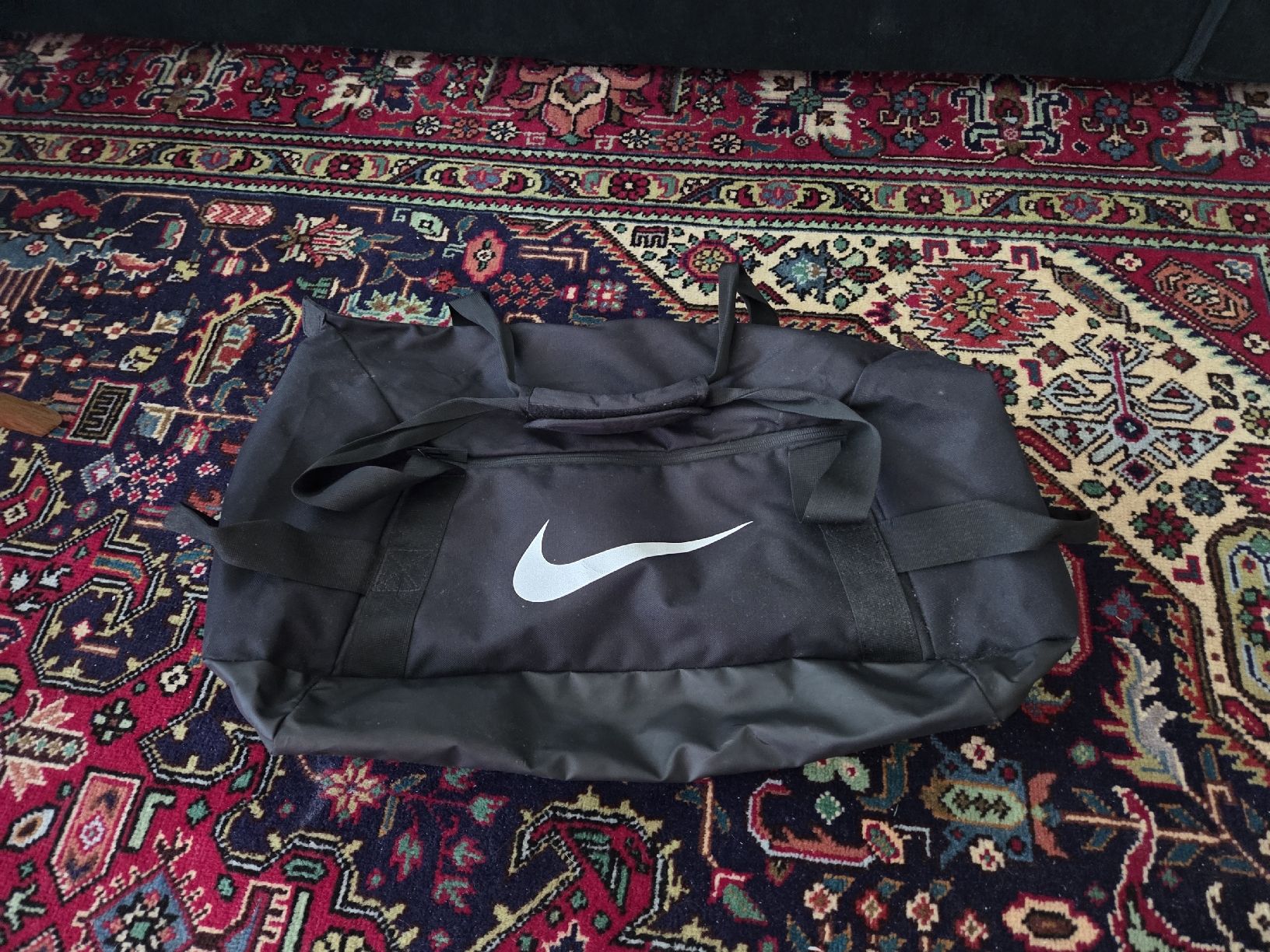 Nike Taschen: Nike Performance Sporttasche schwarz – Gebraucht aus Bonstetten von atiale