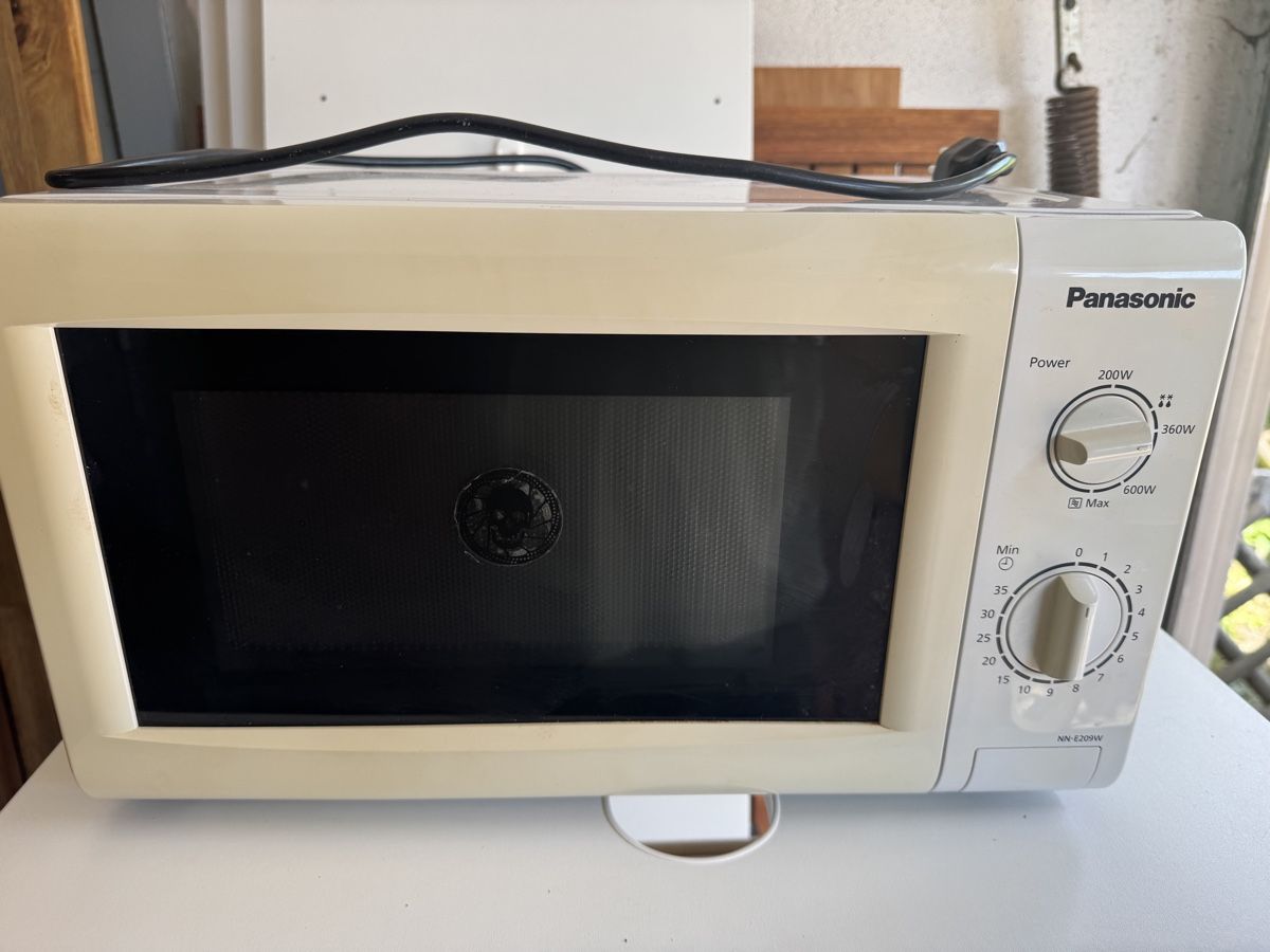 Küchengeräte: Mikrowelle Panasonic – Gebraucht aus Mönchaltorf von DRUG-TITO