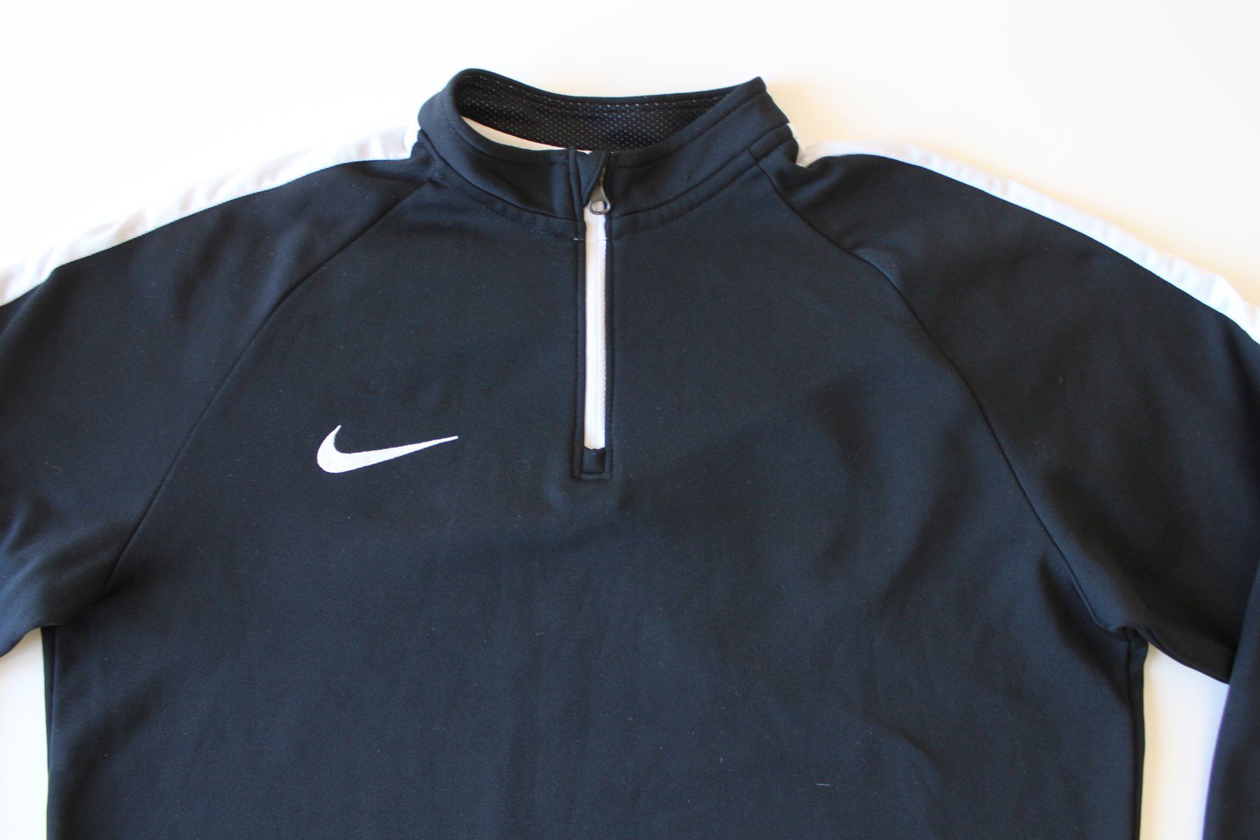 Nike Maglioni & Felpe: Pullover Nike Entraînement Noir/Blanc   t. 158 - 170 – Usato da Peseux venduto da Gilloss 1