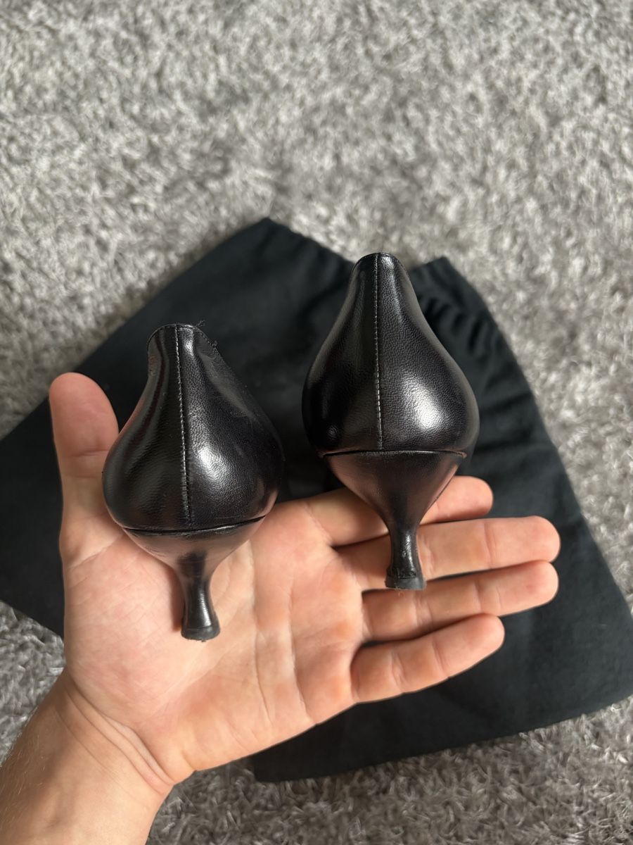 Prada Scarpe da donna: Prada Leather Square Toe Kitten Heels  – Usato da Brislach venduto da edu_t6pq 4