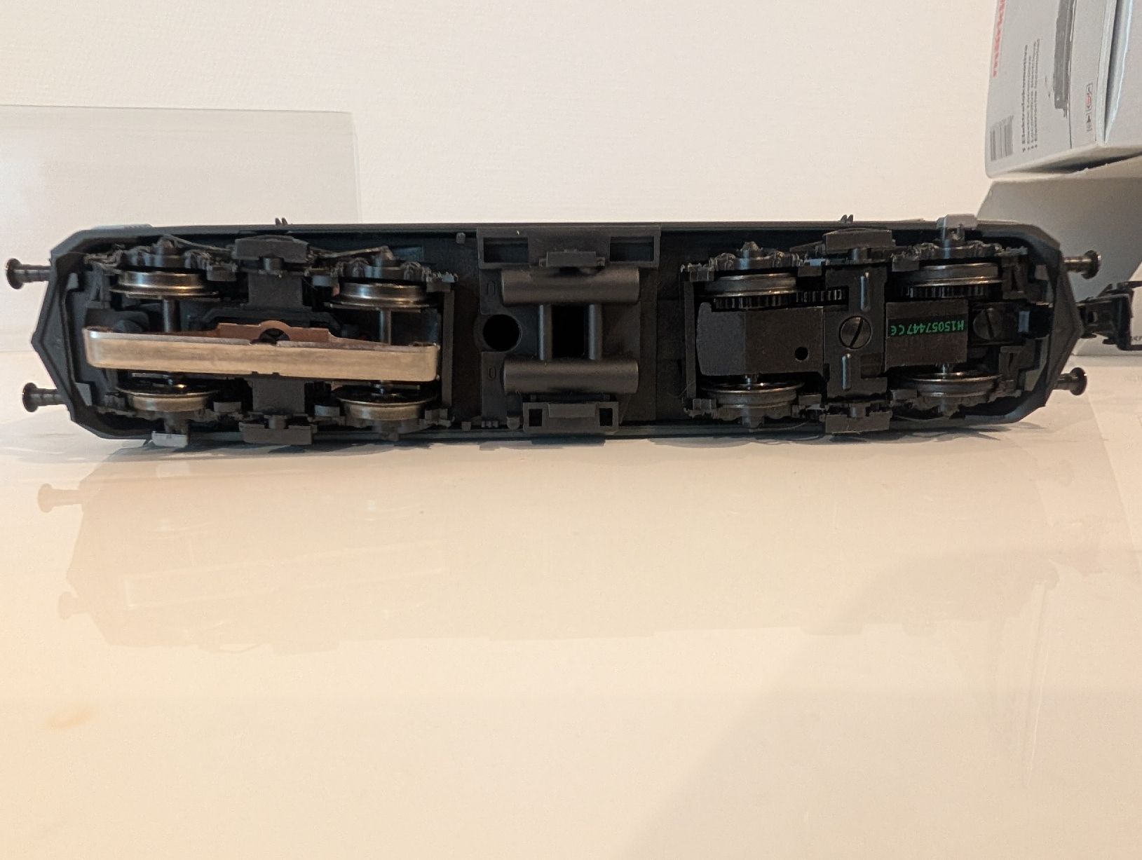 Märklin Modelleisenbahnen: Märklin 37359 SBB Re 4/4 II – Defekt aus Stein/AG von sborn 7
