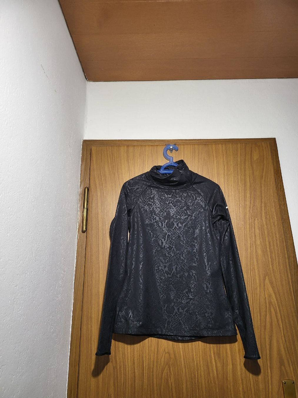 Nike Tops: Nike Pro Dri-FIT noir, taille M - Haut sport chic! – Gebraucht aus Niedergösgen von Eva2410