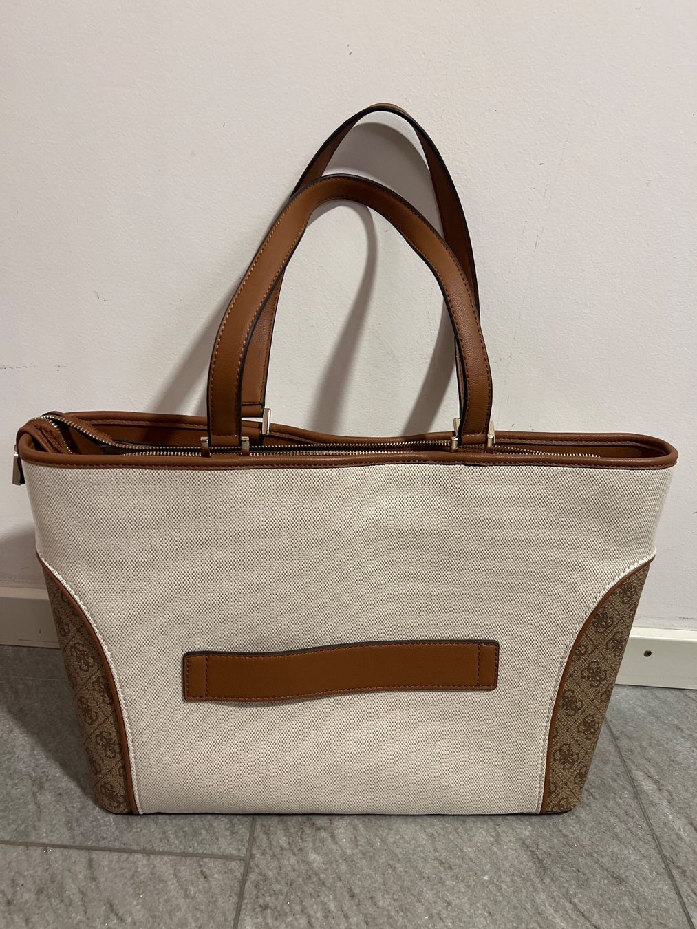 Guess Taschen für Damen: Handtasche Guess – Neu (gemäss Beschreibung) aus Zürich von bar_895c 1