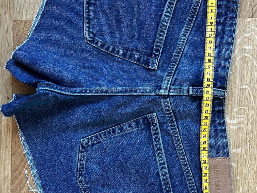 Weekday Jeans: Short en Jeans large – Nuovo (secondo la descrizione) da La Tour-de-Trême venduto da lol_85kj 2