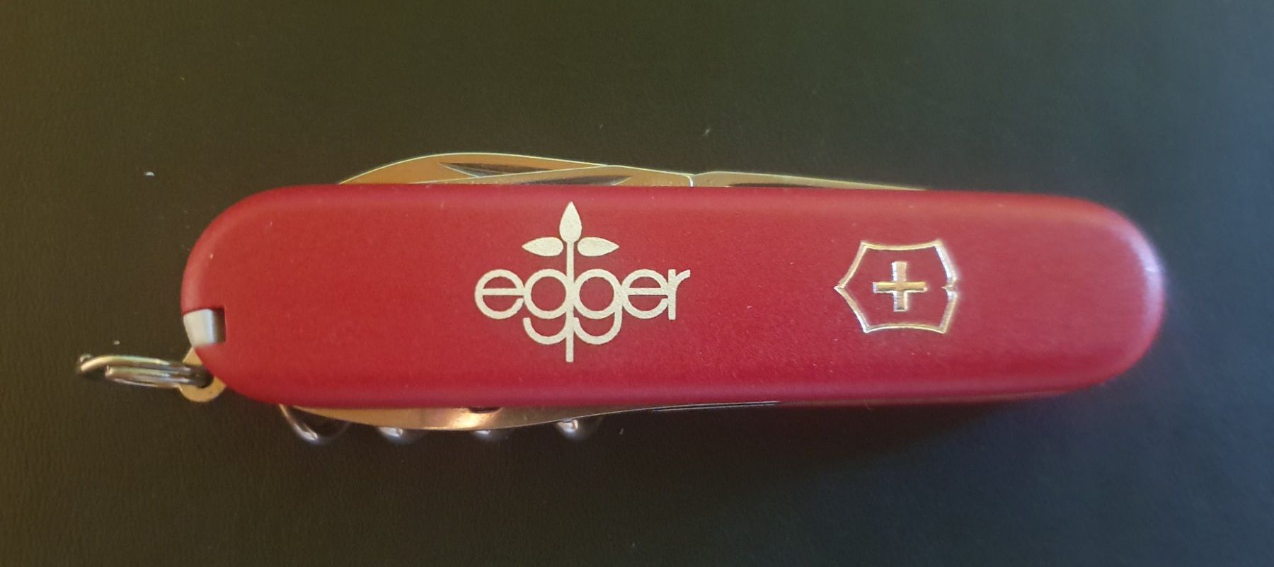 Victorinox Coltelli tascabile: 3 Victorinox Taschenmesser mit Logo – Usato da Härkingen venduto da MarianneSi