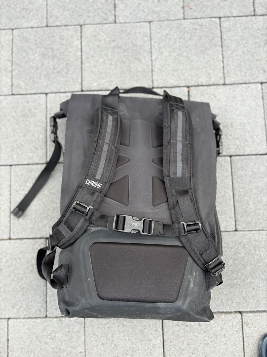Chrome Rucksäcke: Chrome Rucksack schwarz guter Zustand – Gebraucht aus Thalwil von Counterdude 2