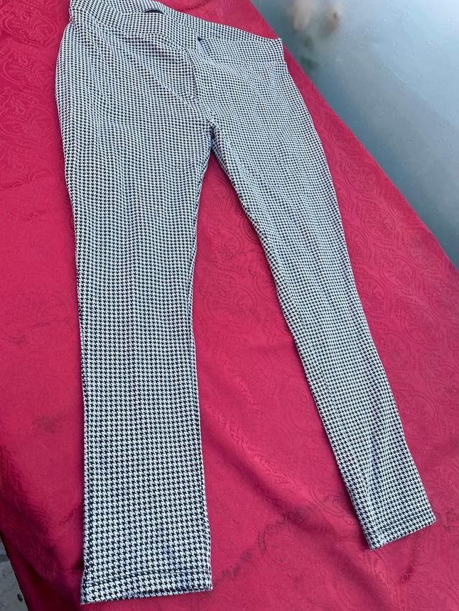 Pantaloni: Damen Hose mit Muster 44/46  schwarz/weiss – Nuovo (secondo la descrizione) da Bergdietikon venduto da antovale
