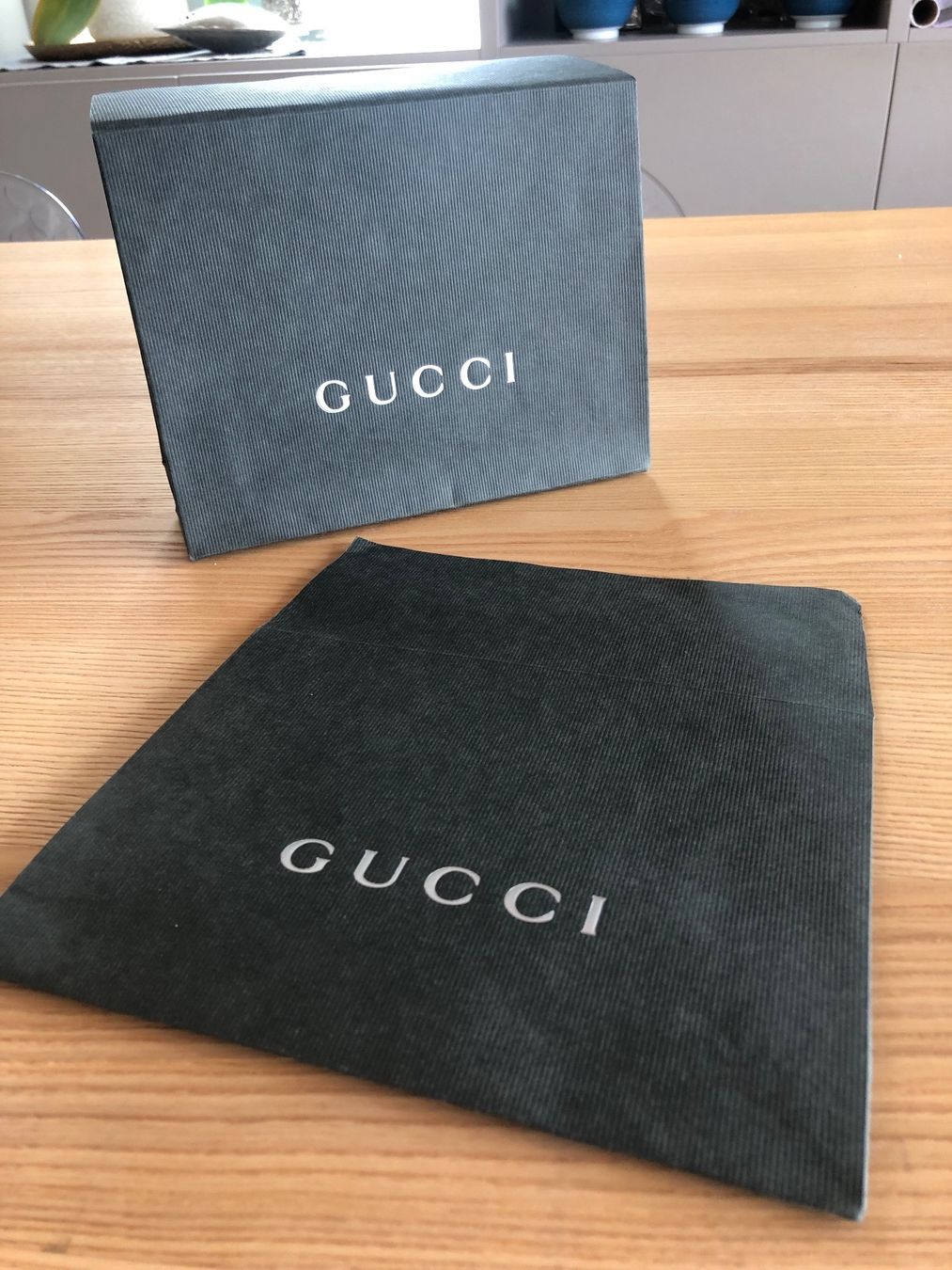 Buste & buste per spedizione: 2 buste regalo Gucci nuove – Nuovo (secondo la descrizione) da Davesco-Soragno venduto da dvf_7h6d