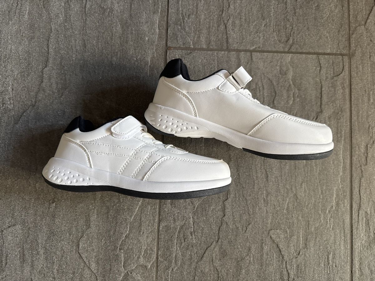 Chaussures hommes: Neue Sneakers Gr. 35 – Neuf (Voir description) à Frauenkappelen par leola1973 1