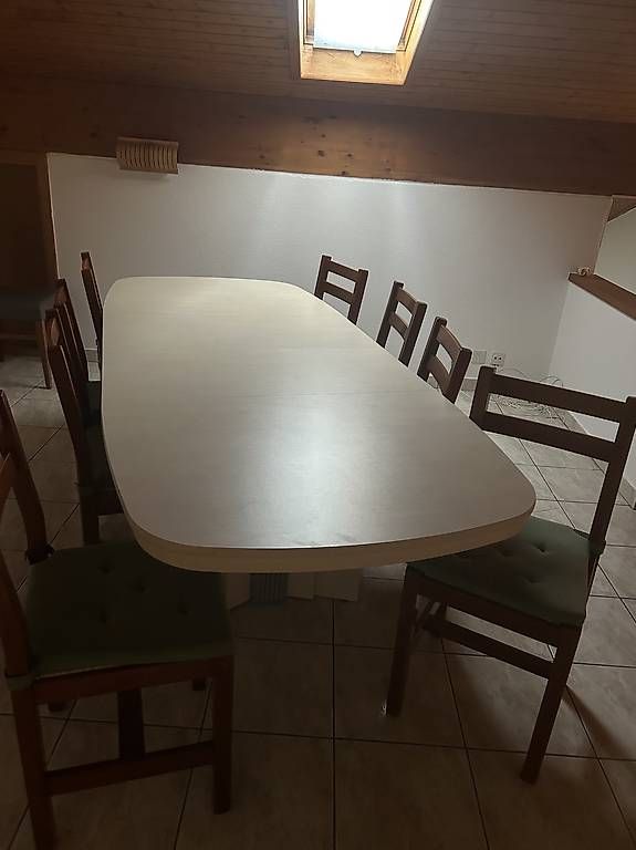 Set di tavolo e panche: Tavolo con 8 sedie – Usato da Riazzino venduto da ArabaFenice 1