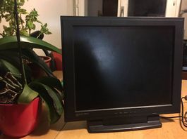 Ecran LCD 17 pouces CORNEA, VGA adaptable HDMI