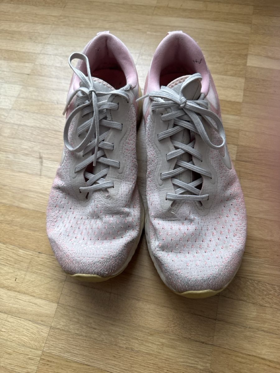 Nike Scarpe da donna: Nike Odyssey React Laufschuhe Gr. 40, Pink – Usato da Basel venduto da fiona_second-hand_BS 2