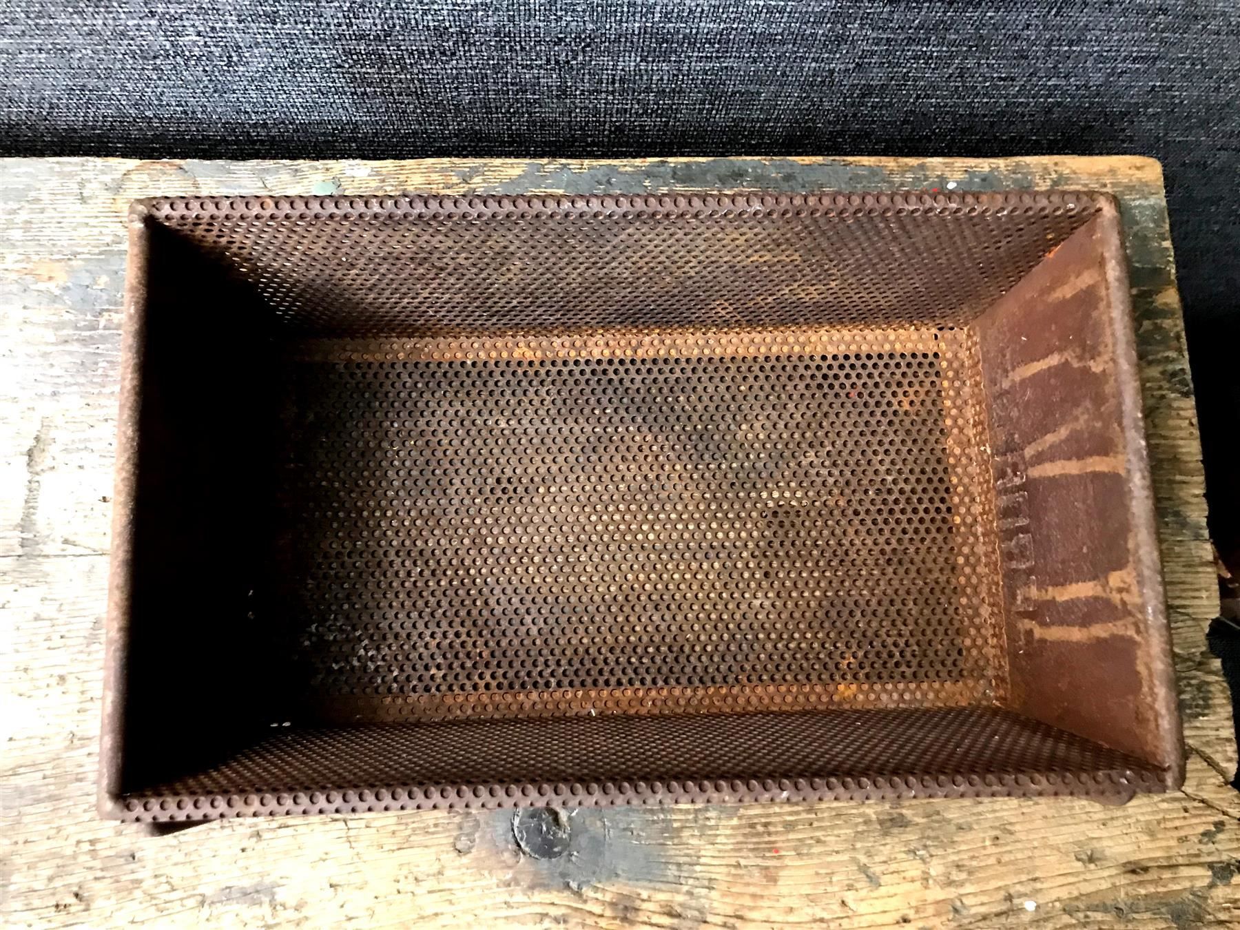 Barattoli: Tolle Box Eisen Patina Tolle, antike Box – Usato da Laufenburg venduto da industrial-silence 2