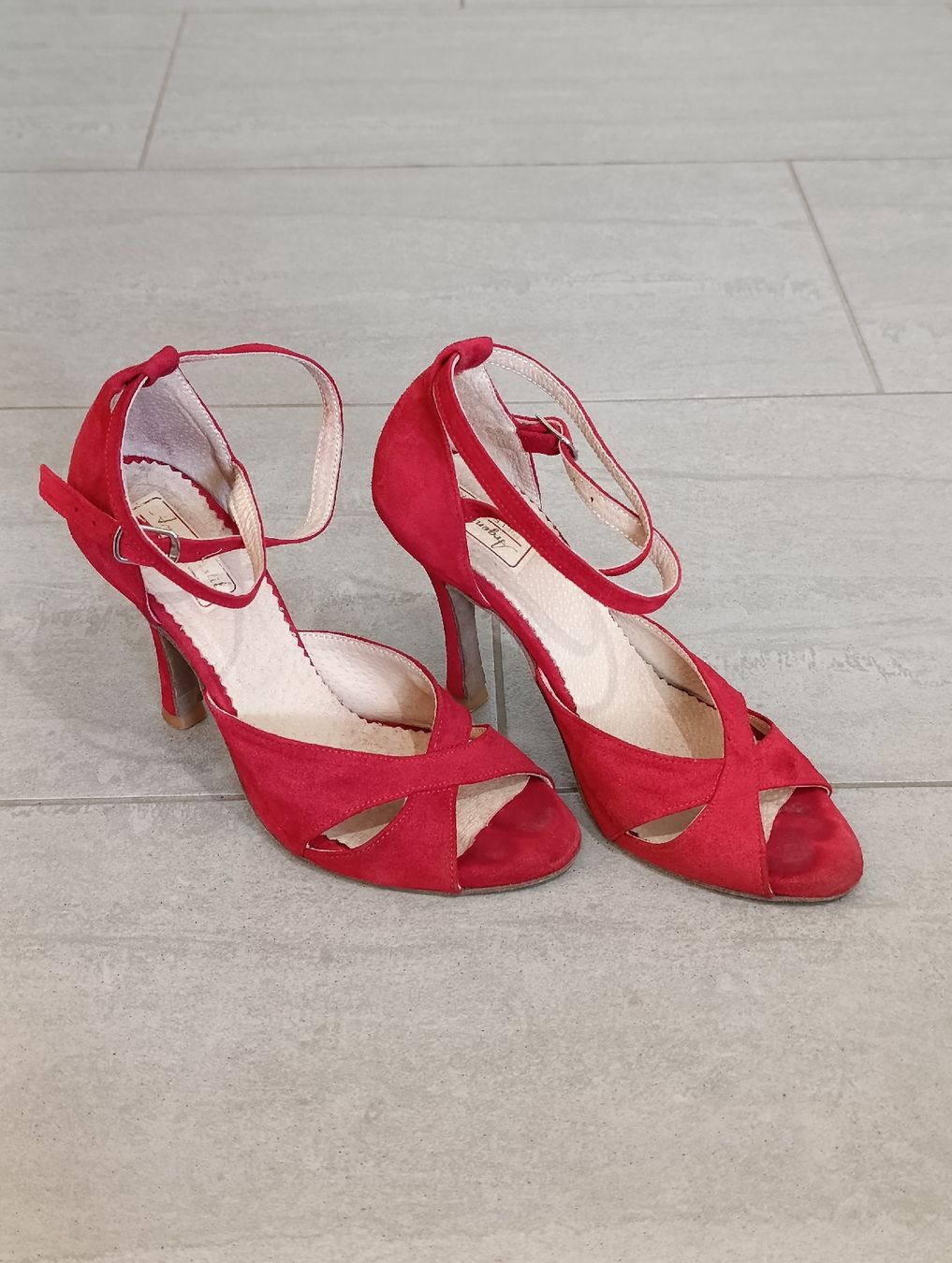 Scarpe da donna: Profi Leder Tanzschuhe Gr. 38. Latino, Salsa, Tango, Batchat – Usato da Domat/Ems venduto da Lorand_