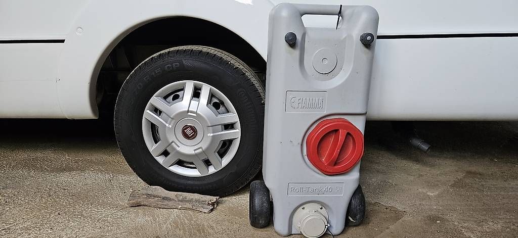 Tränken & Tröge: Mobiler Abwassertank – Gebraucht aus Aarau Rohr von Adoxa 2
