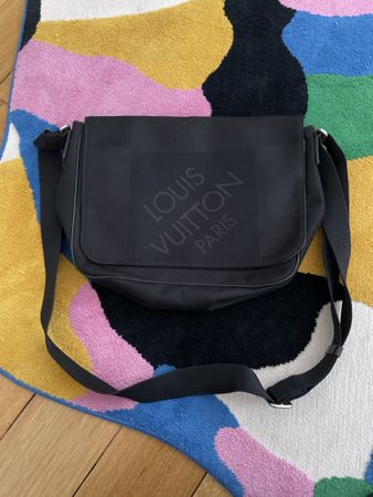 Louis Vuitton Limited Edition Canvas Geant Petit Messenger