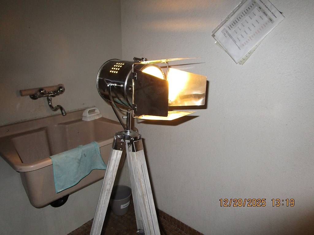 Lampade: lampe projecteur avec trépied – Usato da Clarens venduto da krampou 3