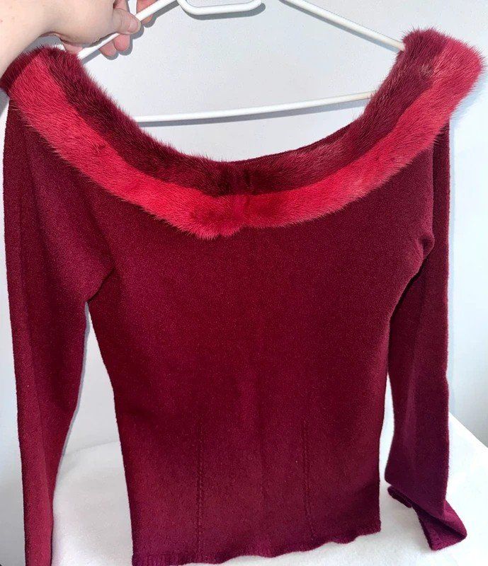 Maglioni & Felpe: Blumarine Pullover mit Pelzbesatz, Gr. 42, Bordeaux. ... – Usato da Obergösgen venduto da crystalfox