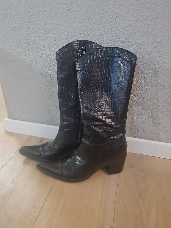 Scarpe da donna: Tolle Stiefel 38 – Usato da Strengelbach venduto da Irisamis 2