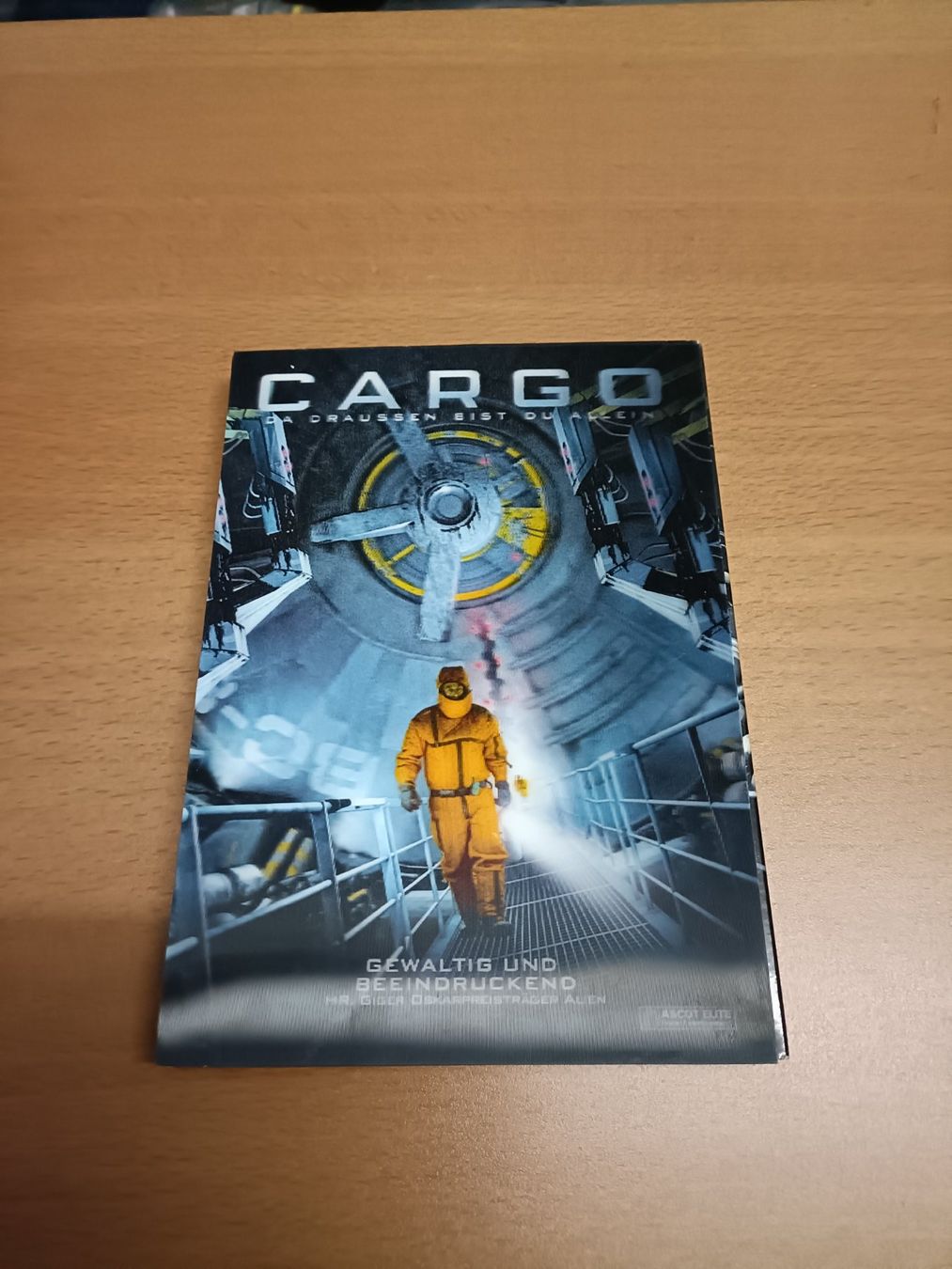 Tutti i DVDs: CARGO - Da draussen bist du allein mit 3D Cover – Usato da Köniz venduto da Movieportal007