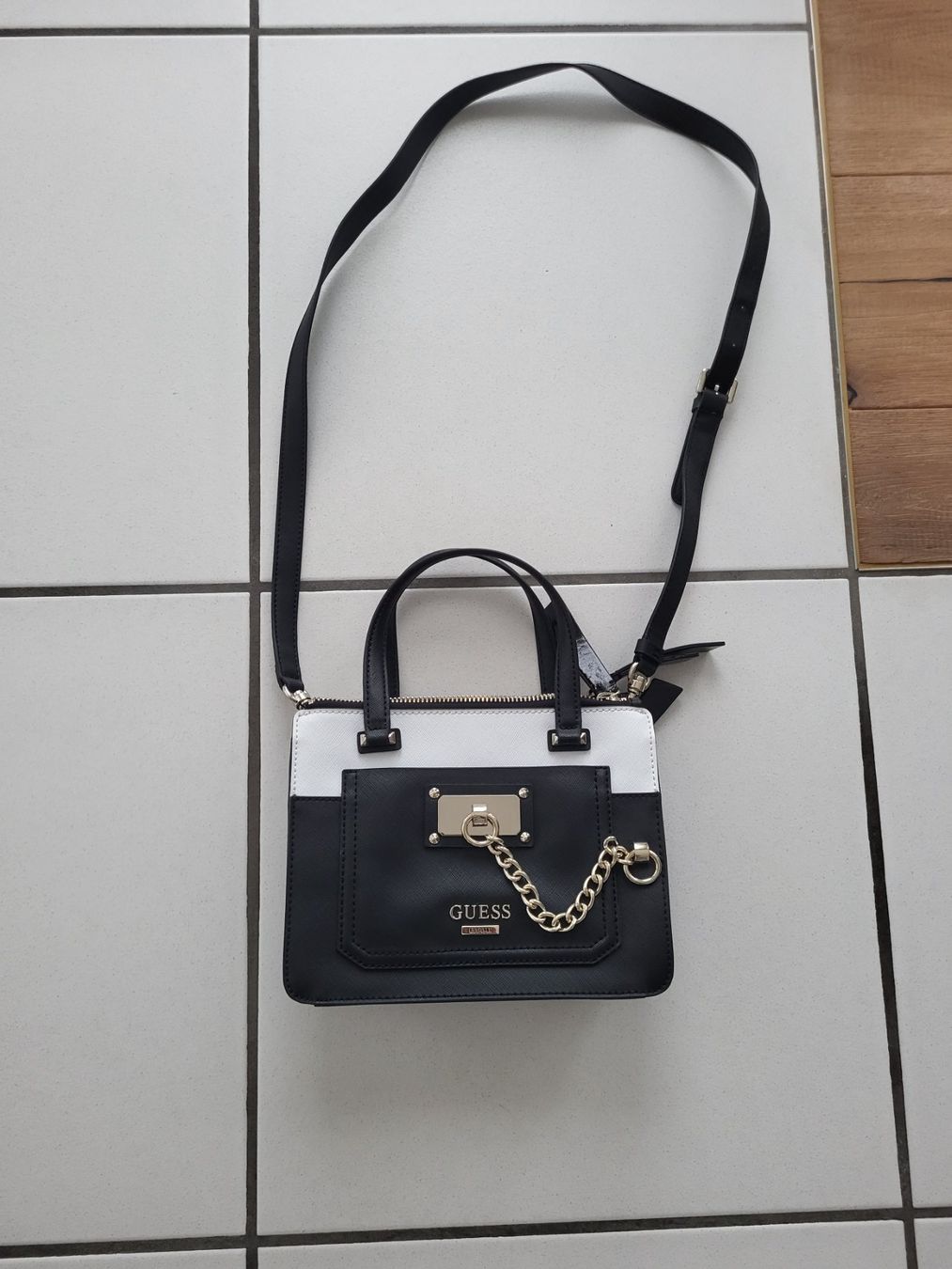 Guess Borse da donna: Guess Tasche Neuwertig – Nuovo (secondo la descrizione) da Niederuzwil venduto da Vaiacondios