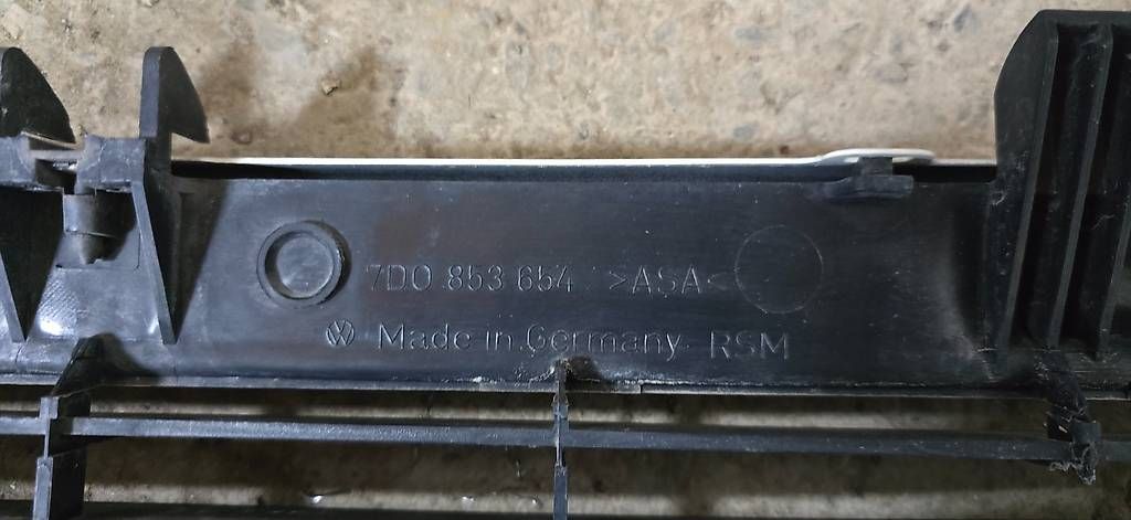 Volkswagen Tutti pezzi di ricambio auto: VW T4 Frontblech Kühlergrill Frontgrill lange Front Weiss – Usato da Schaffhausen venduto da Parg86 4