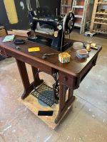 Singer Nähmaschine Kl. 66 mit Fusstisch antik schwarz
