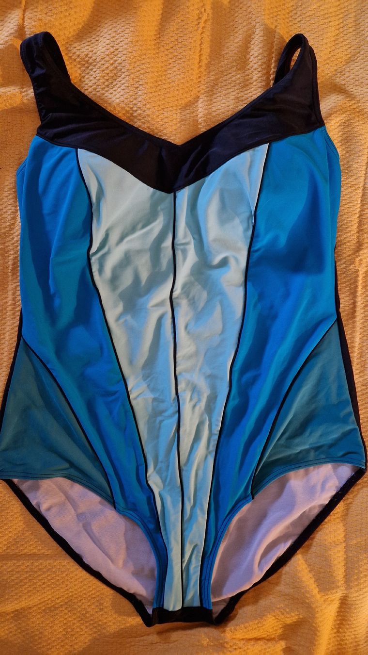Costumi da bagno & Bikini: Badeanzug E-Cup, Gr. 44, Blau Schwarz – Usato da Oberengstringen venduto da Asteroid56