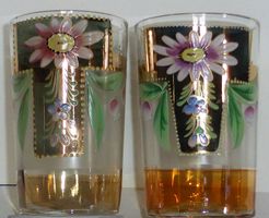 Antike Becher aus böhmischem Glas