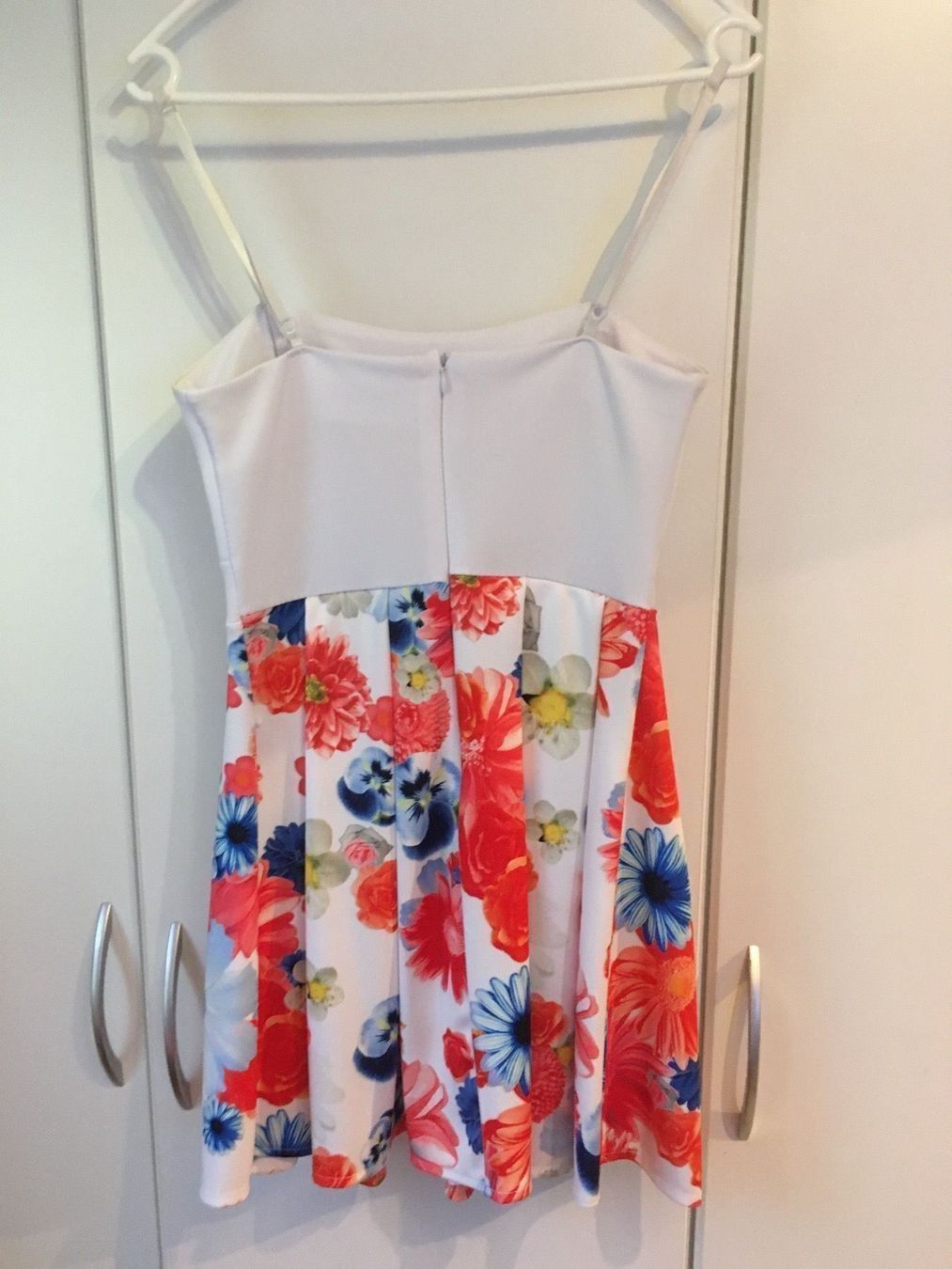 Kleider: Geblümtes Sommerkleid weiss Gr. S – Neu (gemäss Beschreibung) aus Thun von Vans_98 2