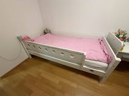 Flexa White Einzelbett mit Absturzsicherung und Matratze