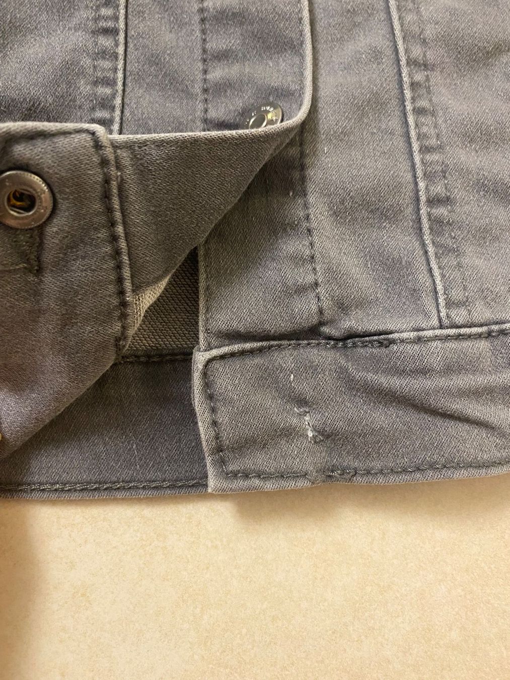 Giacche & Cappotti: Graue Jeansjacke Mädchen Grösse 146 – Usato da Küssnacht am Rigi venduto da icbicb 5