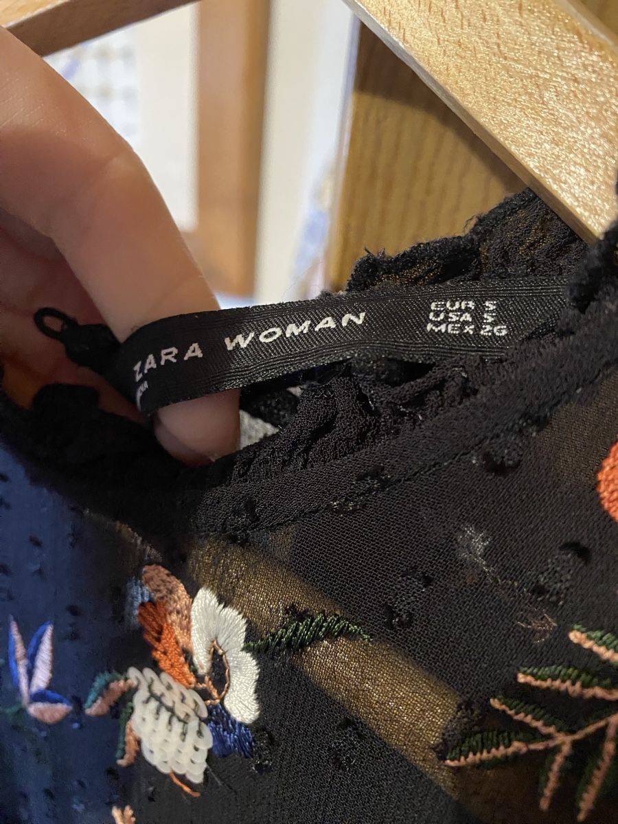 Zara Vestiti: Robe Zara noire brodée florale - Taille S – Usato da Epagny venduto da nie_n5yb 2