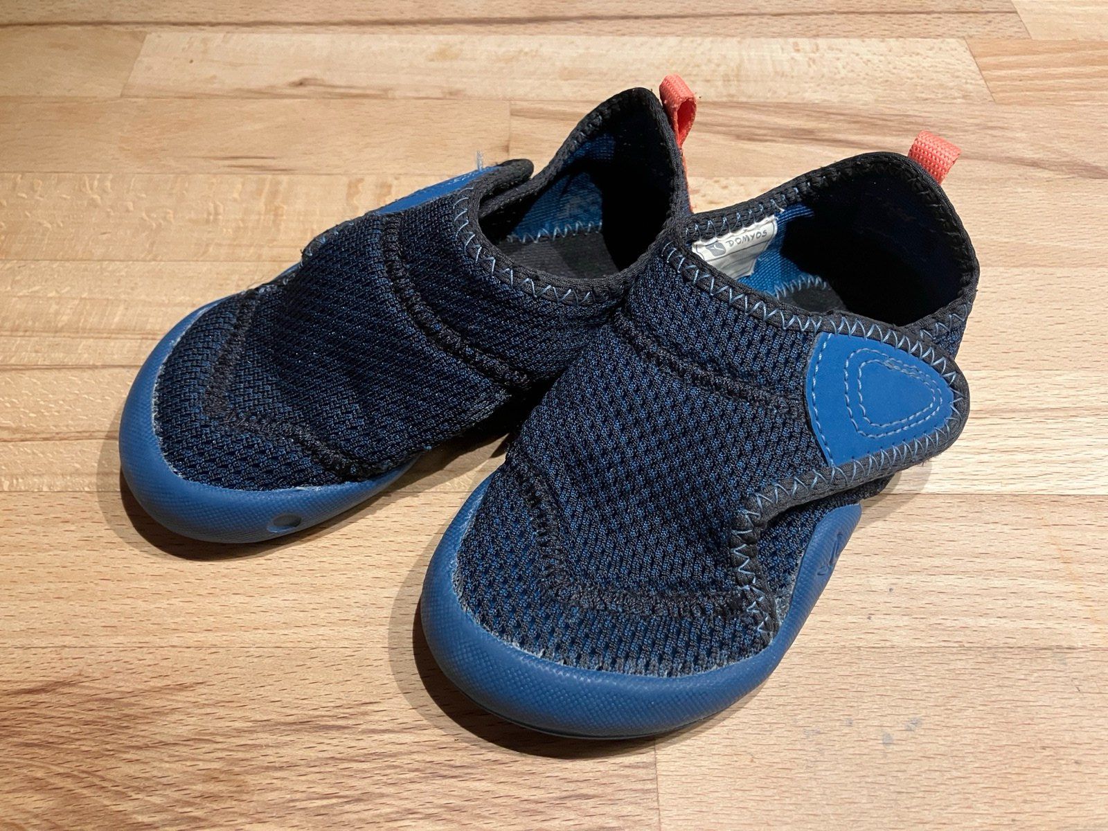 Scarpe per ragazzi: Domyos Turnschlarpen Gr. 25 – Usato da Liebefeld venduto da M_Schneider