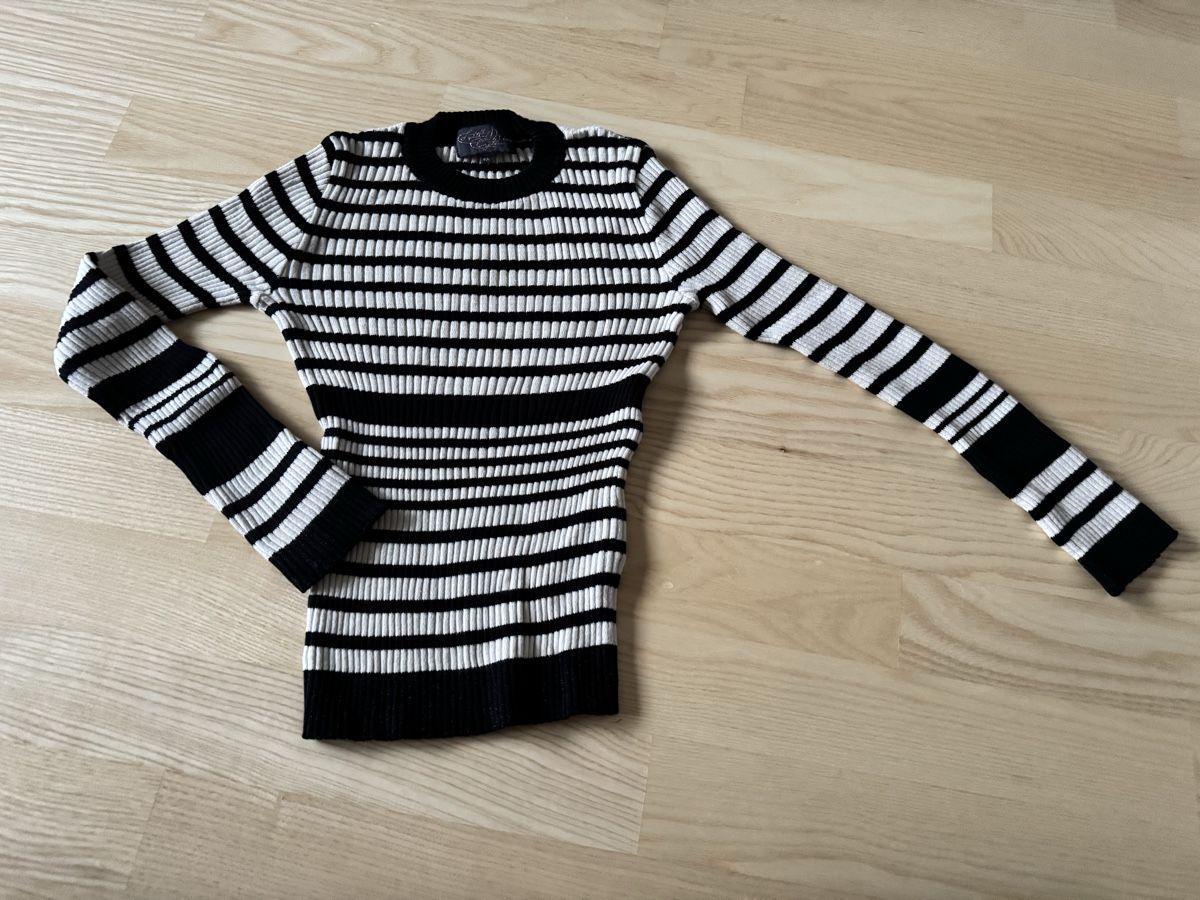 Lotti & Set di vestiti: 3er Set Mädchenpullover Gr.122-128 – Usato da Genthod venduto da Tidus04 1