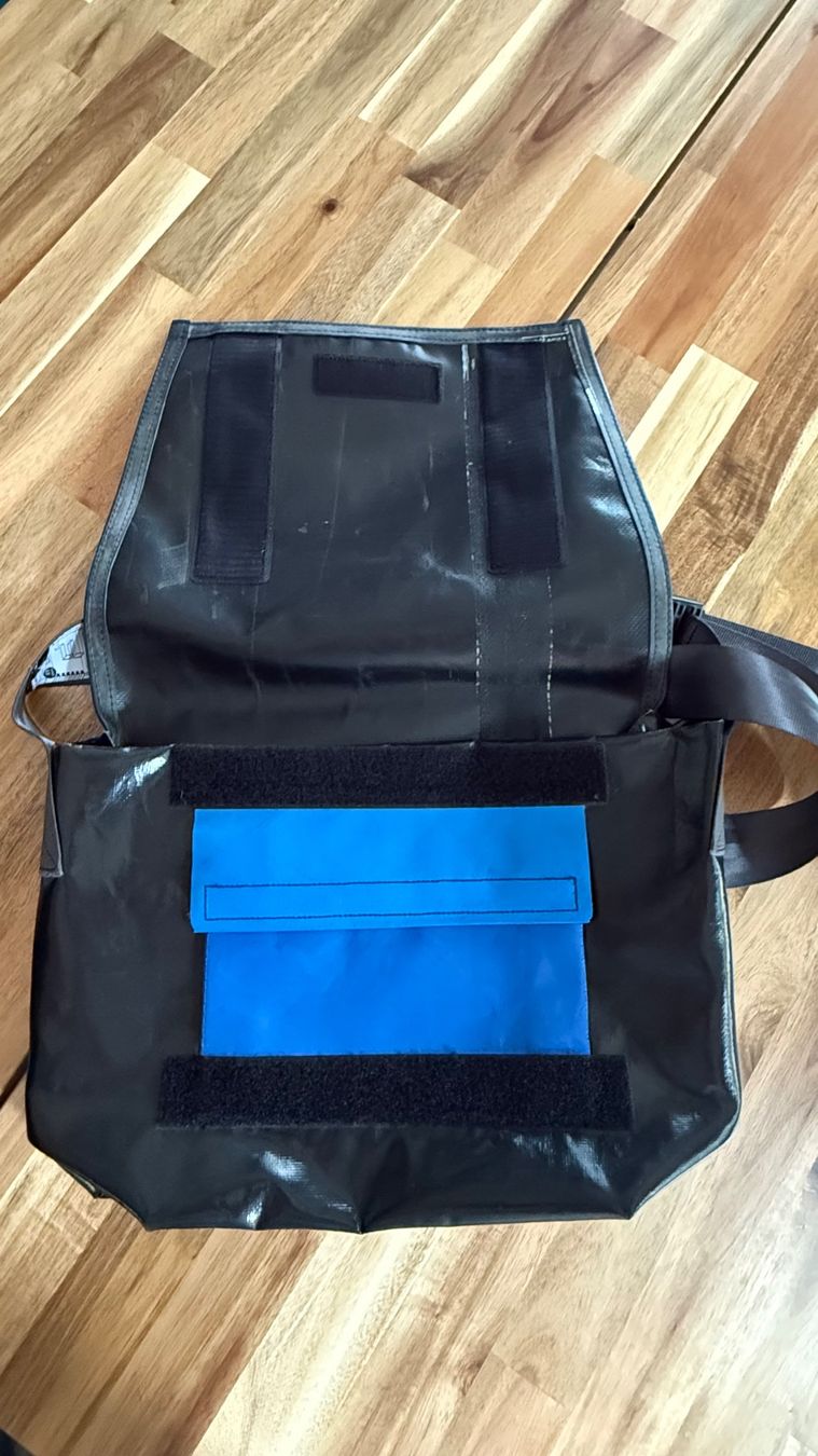 Freitag Borse: FREITAG F14 DEXTER - BLACK & BLUE – Nuovo (secondo la descrizione) da Arzier-Le Muids venduto da cin_ldd2 4