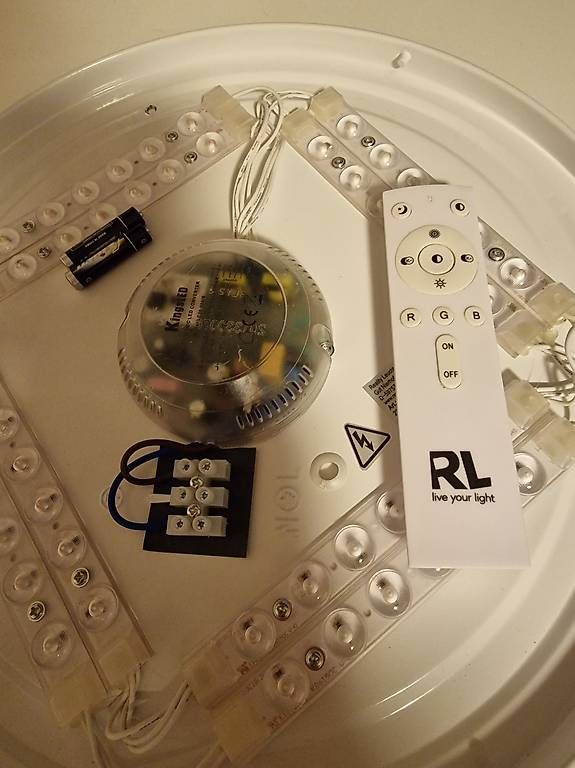 Lampade: Plafoniera led con telecomando  – Usato da Agno venduto da Scambio-Vendo-Agno
