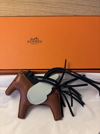 Hermès Rodeo Charm PM, gold/vert cypress, neuwertig
