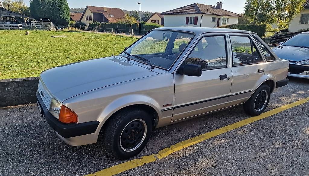 Ford Automobili: Ford Escort MkIII Laser – Usato da Bevaix venduto da Nounoursch 2